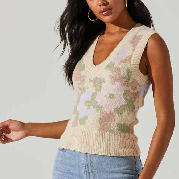 ASTR Floral Sweater Vest In Lilac L - Picture 3 of 8